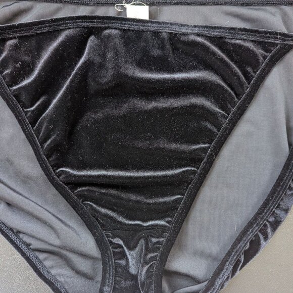 Vintage 90s Y2K Black Velvet Bra and Pantie Lingerie Set String Bikini - Picture 13 of 13